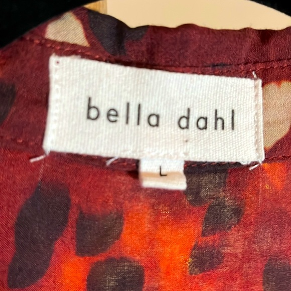 Bella Dahl L 100% rayon beautiful long button-down.Hidden buttons.1 button cuffs - Picture 4 of 5